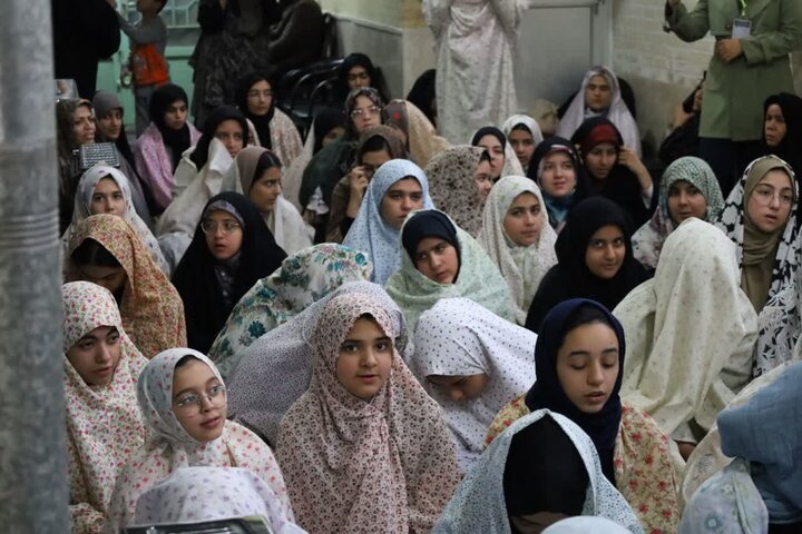 تصاویر/ دیدار استاندار و مسئولان یزد با دانش آموزان معتکف