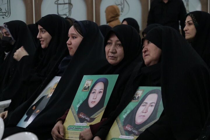 حضور پرشور مردم کرمان در شب اول مراسم گرامیداشت ششمین سالگرد شهادت شهید حاج قاسم سلیمانی در مصلای امام علی(ع).