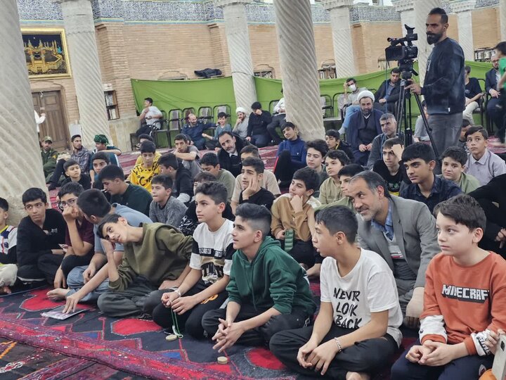 تصاویر/ حضور نماینده ولی‌فقیه در  کردستان، با حضور در معتکفین مسجد جامع شهرستان سنندج