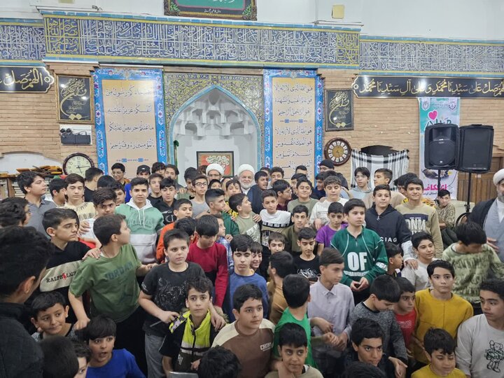 تصاویر/ حضور نماینده ولی‌فقیه در  کردستان، با حضور در معتکفین مسجد جامع شهرستان سنندج