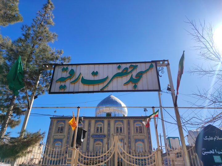 پذیرش و استقبال از دانش‌آموزان در ابتدای اعتکاف و برگزاری حلقه آشنایی، با حضور و بازدید صمیمانه امام جمعه شهرستان زرند و شهردار این شهر از برنامه اعتکاف دانش‌آموزی مدرسه علمیه جعفریه.