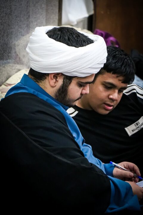 پذیرش و استقبال از دانش‌آموزان در ابتدای اعتکاف و برگزاری حلقه آشنایی، با حضور و بازدید صمیمانه امام جمعه شهرستان زرند و شهردار این شهر از برنامه اعتکاف دانش‌آموزی مدرسه علمیه جعفریه.