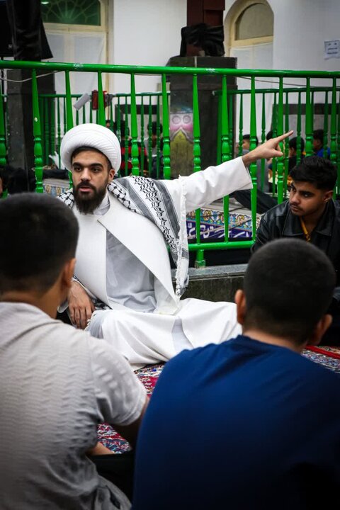 پذیرش و استقبال از دانش‌آموزان در ابتدای اعتکاف و برگزاری حلقه آشنایی، با حضور و بازدید صمیمانه امام جمعه شهرستان زرند و شهردار این شهر از برنامه اعتکاف دانش‌آموزی مدرسه علمیه جعفریه.