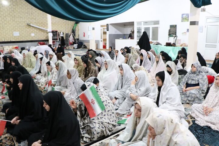 تصاویر/ پایان سه روز اعتکاف دانش آموزان دختر در خوی