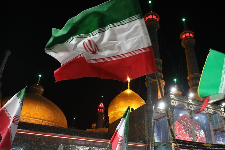 تصاویر/ اجتماع خودجوش مــردم و بازاریان قـــم در اعتراض به اغتشاشات اخیر در حرم مطهر حضرت معصومه(س)