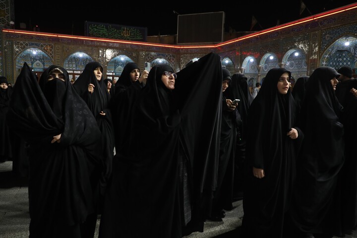 تصاویر/ اجتماع خودجوش مــردم و بازاریان قـــم در اعتراض به اغتشاشات اخیر در حرم مطهر حضرت معصومه(س)