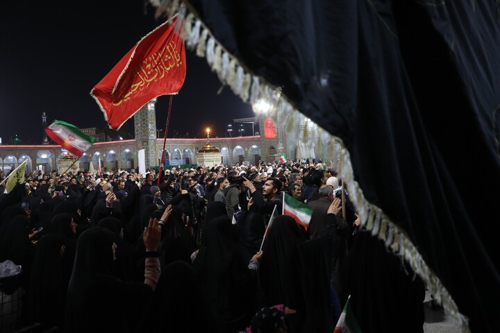 تصاویر/ اجتماع خودجوش مــردم و بازاریان قـــم در اعتراض به اغتشاشات اخیر در حرم مطهر حضرت معصومه(س)