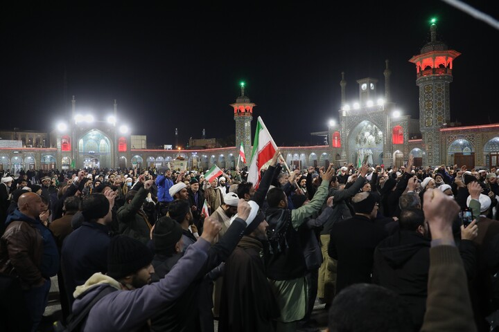 تصاویر/ اجتماع خودجوش مــردم و بازاریان قـــم در اعتراض به اغتشاشات اخیر در حرم مطهر حضرت معصومه(س)