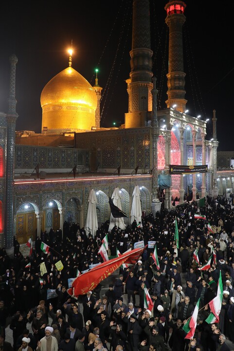 تصاویر/ اجتماع خودجوش مــردم و بازاریان قـــم در اعتراض به اغتشاشات اخیر در حرم مطهر حضرت معصومه(س)