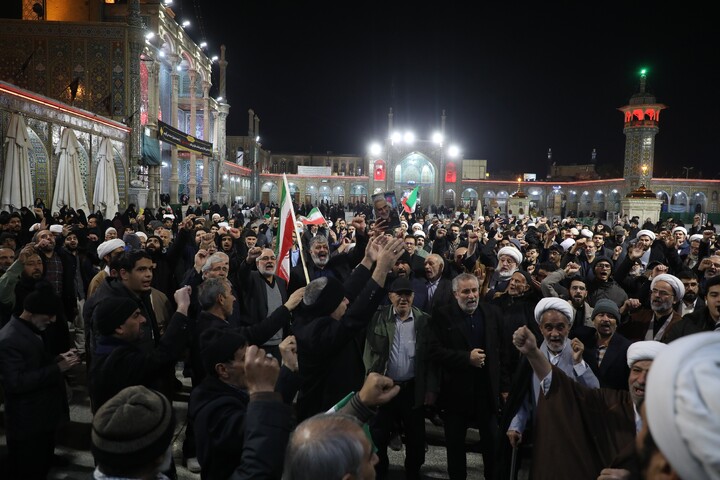 تصاویر/ اجتماع خودجوش مــردم و بازاریان قـــم در اعتراض به اغتشاشات اخیر در حرم مطهر حضرت معصومه(س)