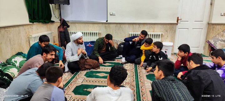 تصاویر/برگزاری حلقه‌های «زندگی با آیه‌ها» در بین معتکفین مساجد  کامیاران