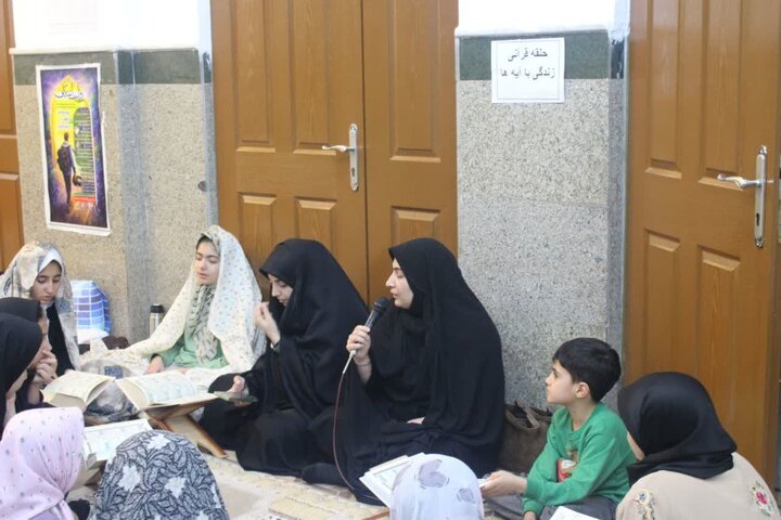 تصاویر/برگزاری حلقه‌های «زندگی با آیه‌ها» در بین معتکفین مساجد  کامیاران