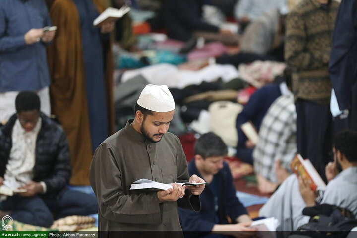 مراسم الاعتكاف في مسجد الإمام الحسن العسکري (عليه السلام) بقم
