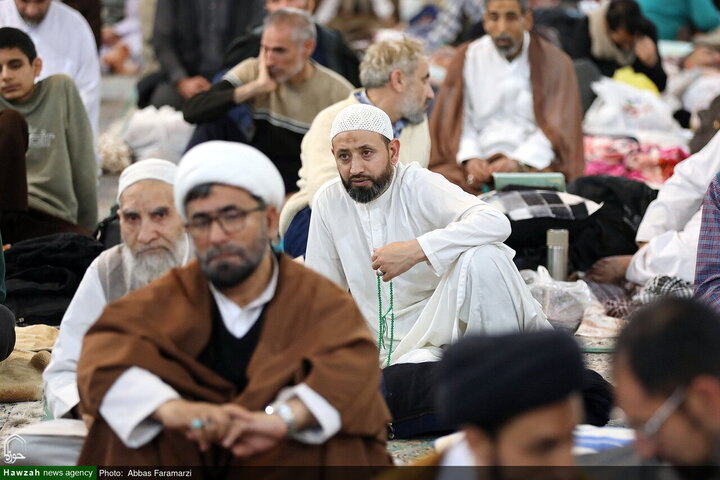 مراسم الاعتكاف في مسجد الإمام الحسن العسکري (عليه السلام) بقم