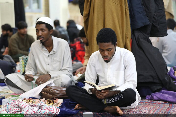 مراسم الاعتكاف في مسجد الإمام الحسن العسکري (عليه السلام) بقم