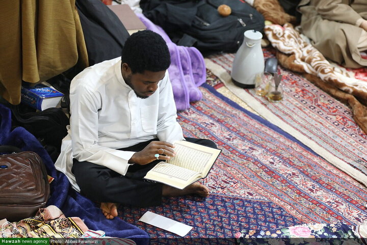 مراسم الاعتكاف في مسجد الإمام الحسن العسکري (عليه السلام) بقم