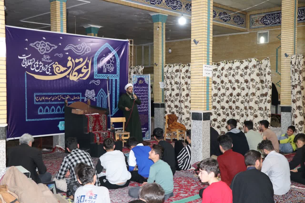 برگزاری مراسم اعتکاف دانش آموزی در مسجد امام هادی ارومیه با حضور ۹۰ نوجوان