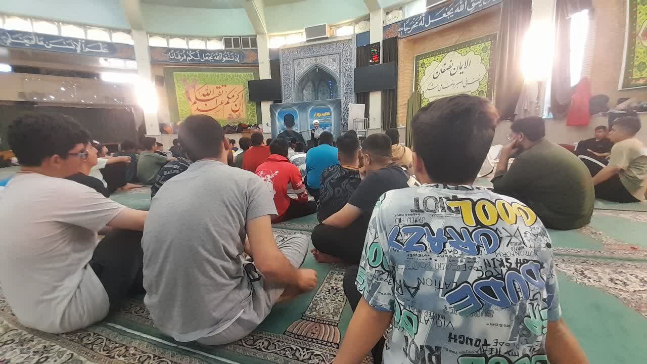 پاسخگویی میدانی به شبهات و سوالات دینی در مراسم معنوی اعتکاف + عکس