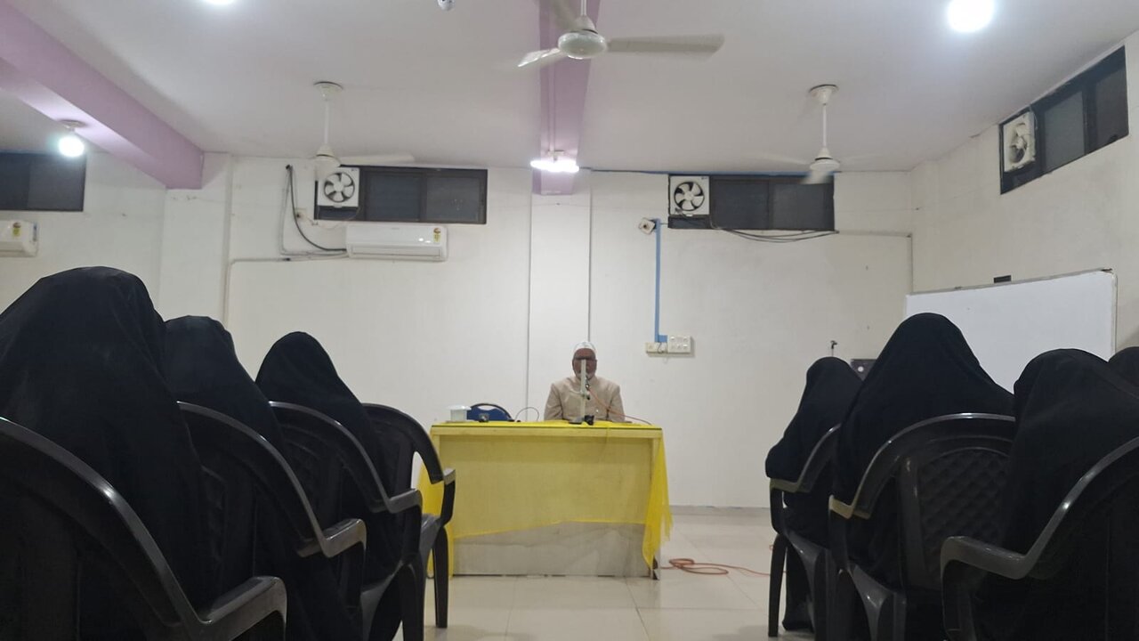 तालिबे इल्म के साथ साहिब ए फ़ज़्ल होना चाहिए: मौलाना इब्न हसन अमलोवी