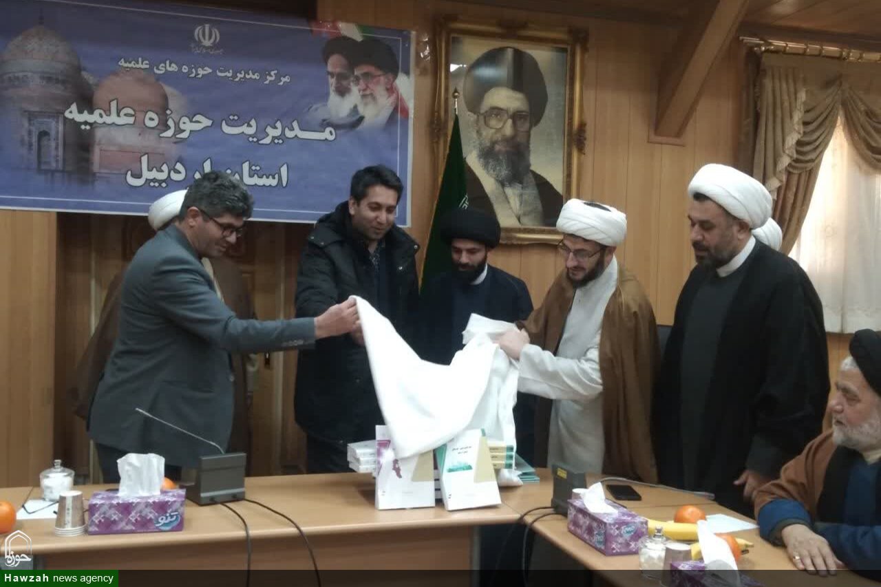 رونمایی از دو اثر پژوهشی در اردبیل با حضور معاون پژوهش حوزه‌های علمیه + تصاویر