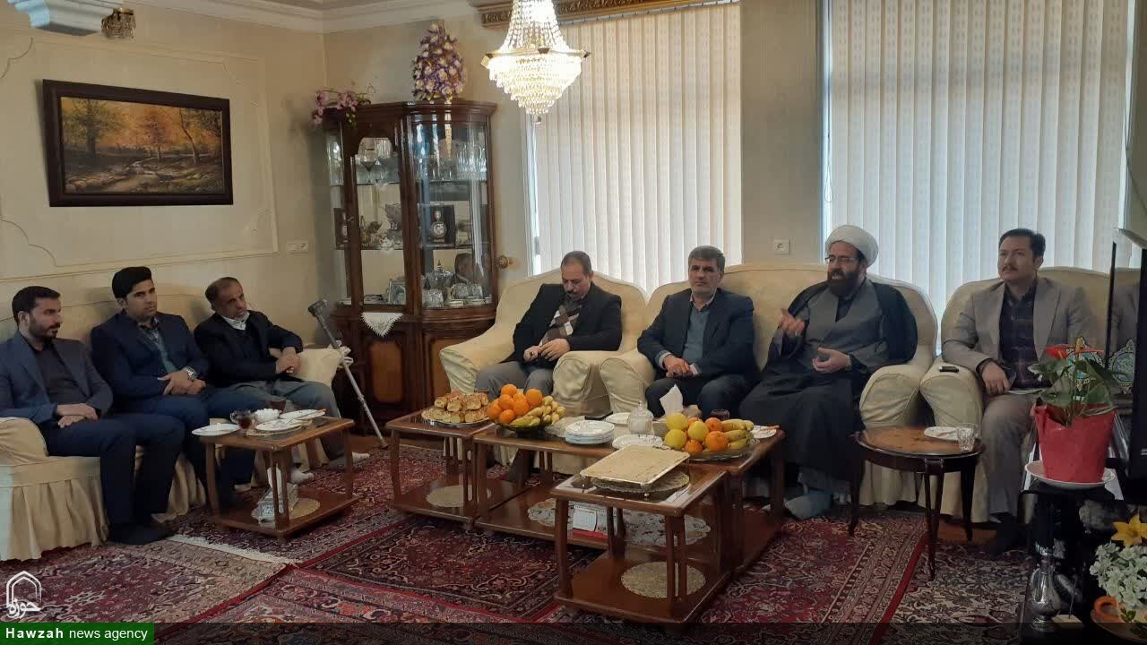 تجلیل امام جمعه لالجین از خانواده شهدا