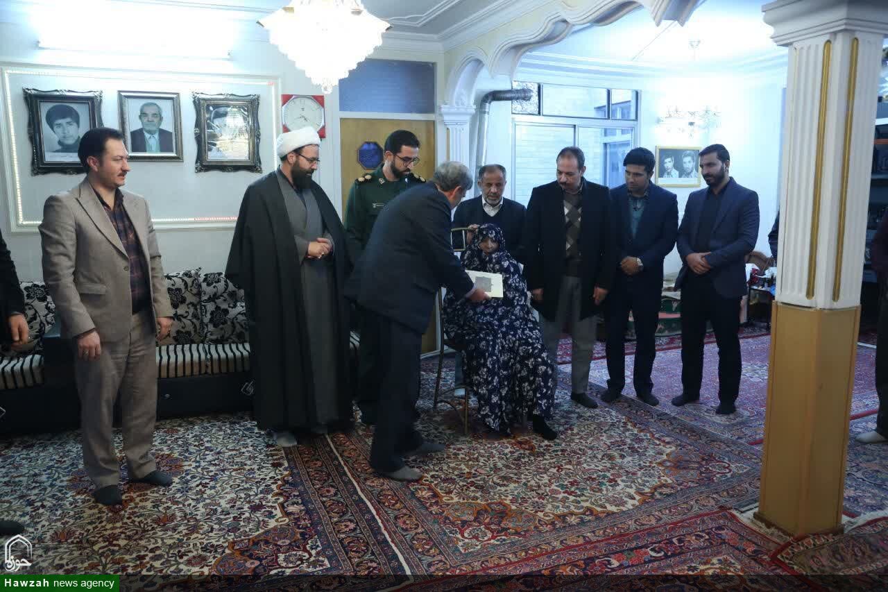 تجلیل امام جمعه لالجین از خانواده شهدا