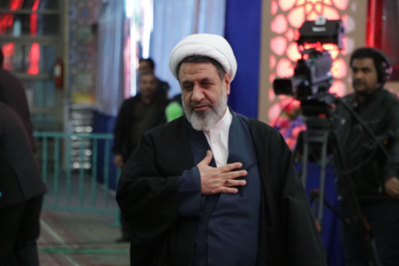 حضور پرشور مردم کرمان در شب نخست ویژه‌برنامه‌های ششمین سالگرد شهادت شهید حاج قاسم سلیمانی در مصلای امام علی(ع).