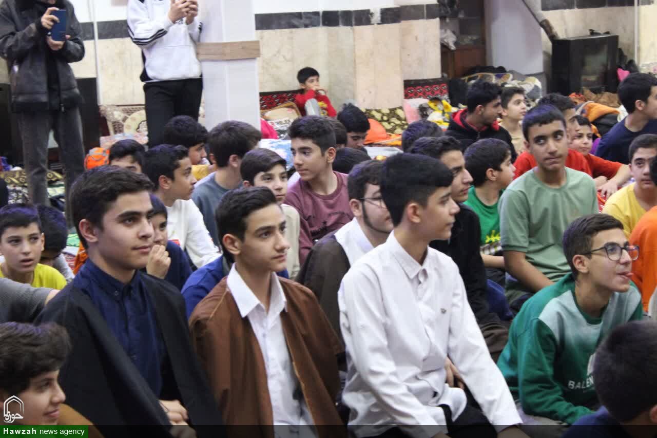 حضور طلاب مدرسه علمیه شیخ علیخان زنگنه در جمع اعتکاف دانش آموزی