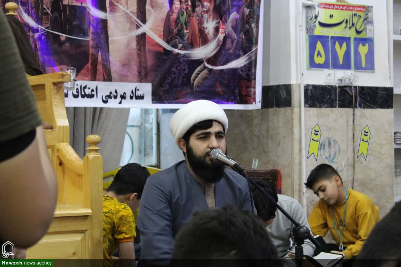 حضور طلاب مدرسه علمیه شیخ علیخان زنگنه در جمع اعتکاف دانش آموزی