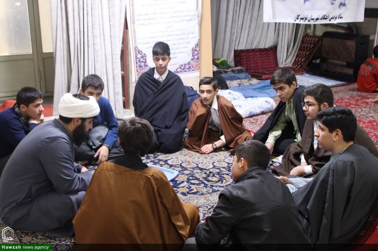 حضور طلاب مدرسه علمیه شیخ علیخان زنگنه در جمع اعتکاف دانش آموزی