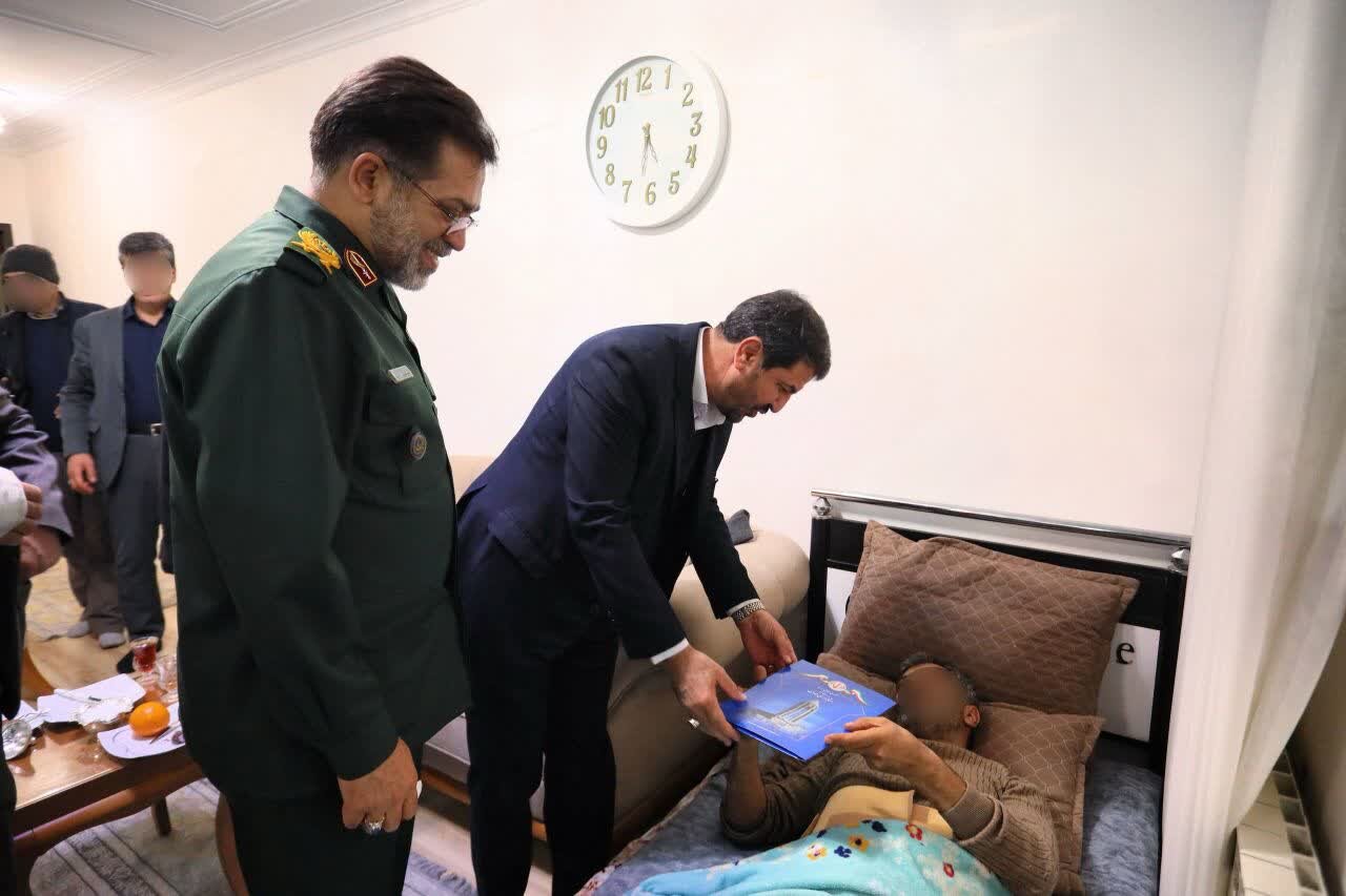 تصاویر / عیادت استاندار همدان از آسیب‌دیدگان حوادث اخیر