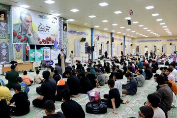 دشمن به دنبال خالی کردن مساجد است