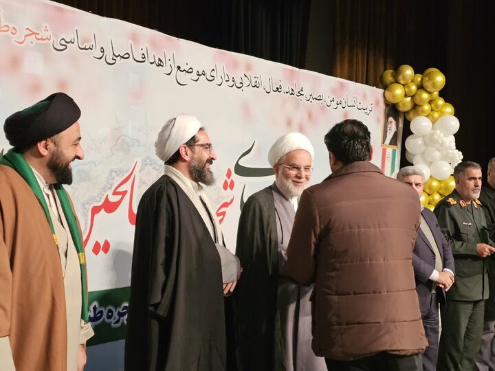 تصاویر/جشنواره «برترین‌های شجره طیبه صالحین کردستان»