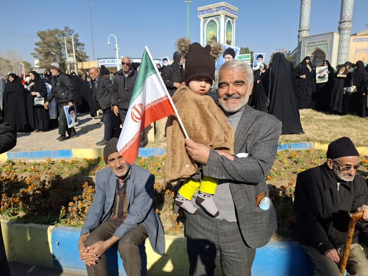 تصاویر/برگزاری اجتماع بزرگ «تاپای جان برای ایران» درآران وبیدگل