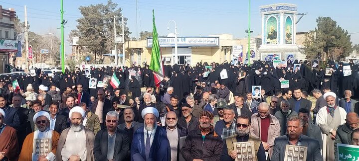 تصاویر/برگزاری اجتماع بزرگ «تاپای جان برای ایران» درآران وبیدگل