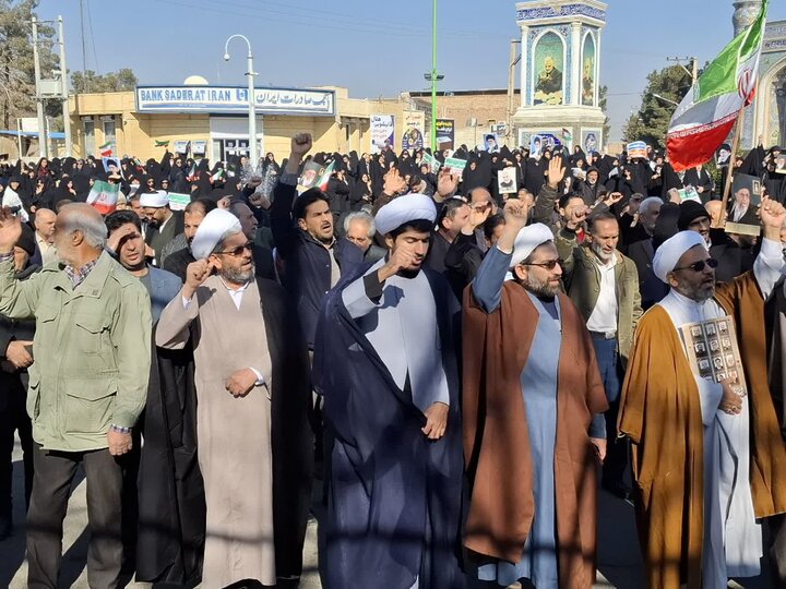 تصاویر/برگزاری اجتماع بزرگ «تاپای جان برای ایران» درآران وبیدگل