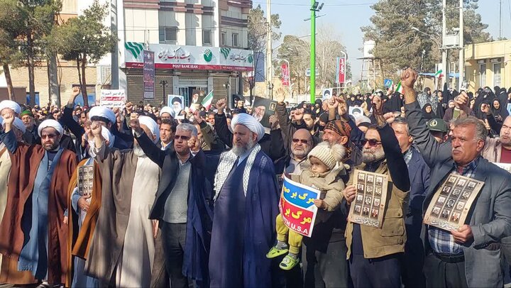 تصاویر/برگزاری اجتماع بزرگ «تاپای جان برای ایران» درآران وبیدگل