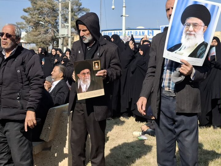 تصاویر/برگزاری اجتماع بزرگ «تاپای جان برای ایران» درآران وبیدگل