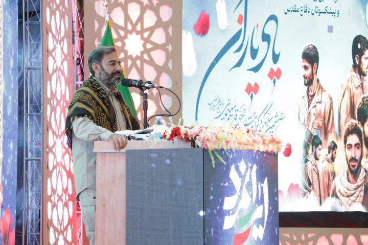 حضور رزمندگان و پیشکسوتان دفاع مقدس در مصلی امام علی(ع) کرمان در دومین روز ویژه‌برنامه‌های ششمین سالگرد شهادت سردار دل‌ها.