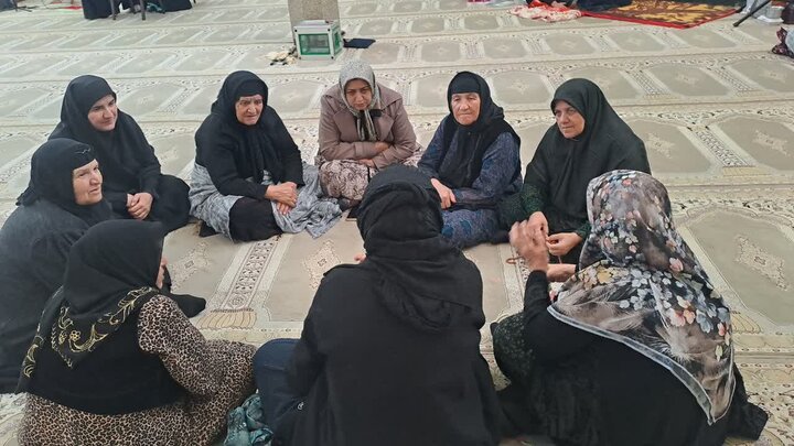 تصاویر/حضور سفیران زندگی با آیه‌ها در میان معتکفین مسجد امام حسین(ع) خواهران کامیاران