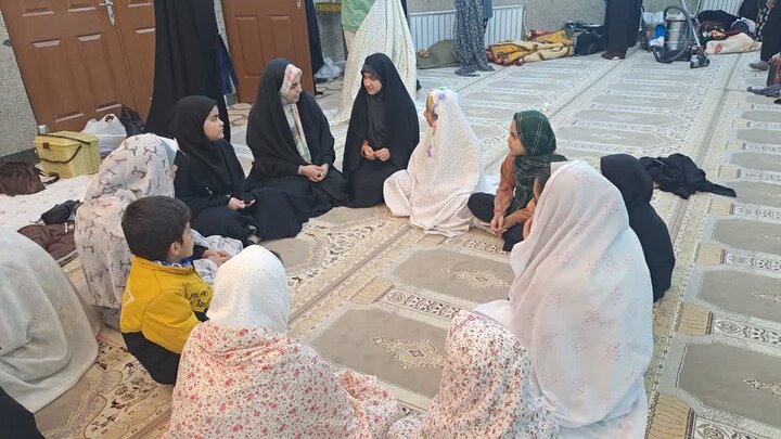 تصاویر/حضور سفیران زندگی با آیه‌ها در میان معتکفین مسجد امام حسین(ع) خواهران کامیاران
