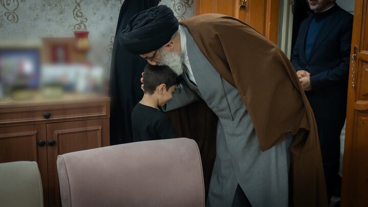 دیدار نماینده ولی فقیه در استان البرز با خانواده‌ معظم پاسدار شهید مصطفی مرآتی