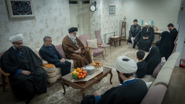 دیدار نماینده ولی فقیه در استان البرز با خانواده‌ معظم پاسدار شهید مصطفی مرآتی