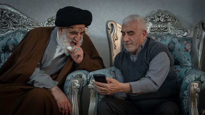 دیدار نماینده ولی فقیه در استان البرز با خانواده‌ شهید اکبر عنایتی