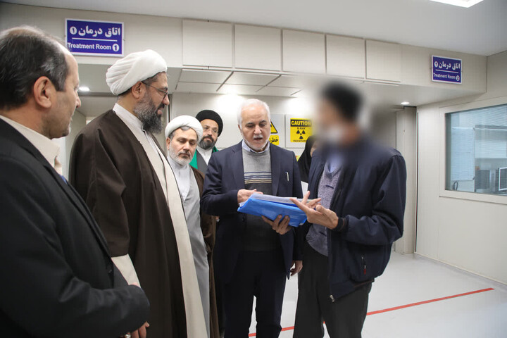 تصاویر / بازدید نماینده ولی فقیه در استان همدان از مرکز جامع سرطان بنیاد محمد علی فرشچیان