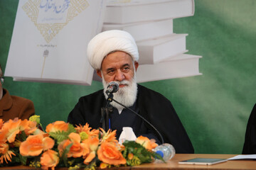 بروکراسی سخت و پیچیده، کشور را دچار خفگی اداری می‌کند