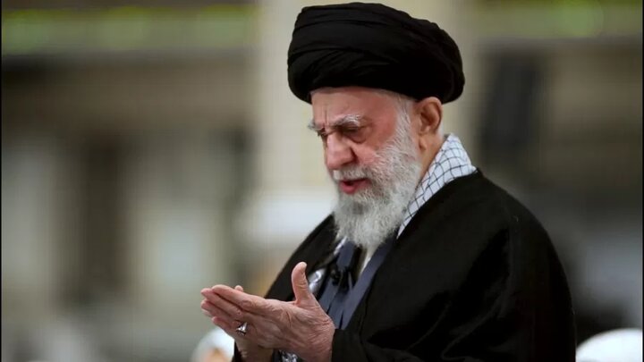 نماز بر پیکر مطهر امام شهید در مسجد جمکران برگزار می شود