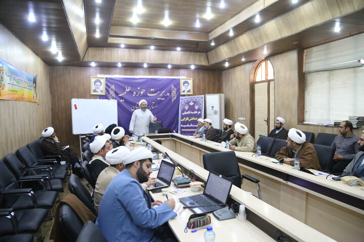 تصاویر/مرحله تکمیلی دوره دانش افزایی ولایت فقیه برگزار شد