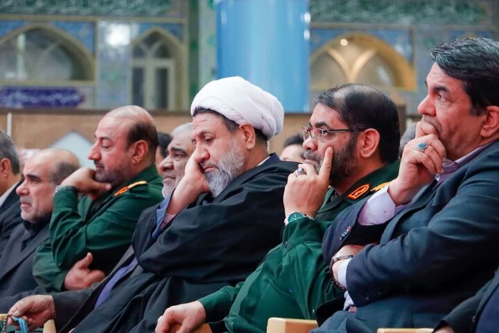 حضور گسترده مردم و مسئولان در اجلاسیه شب پایانی ششمین سالگرد شهادت سپهبد شهید حاج قاسم سلیمانی در مصلی امام علی(ع) کرمان.
