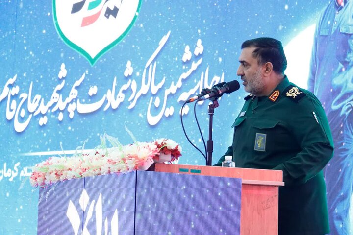حضور گسترده مردم و مسئولان در اجلاسیه شب پایانی ششمین سالگرد شهادت سپهبد شهید حاج قاسم سلیمانی در مصلی امام علی(ع) کرمان.